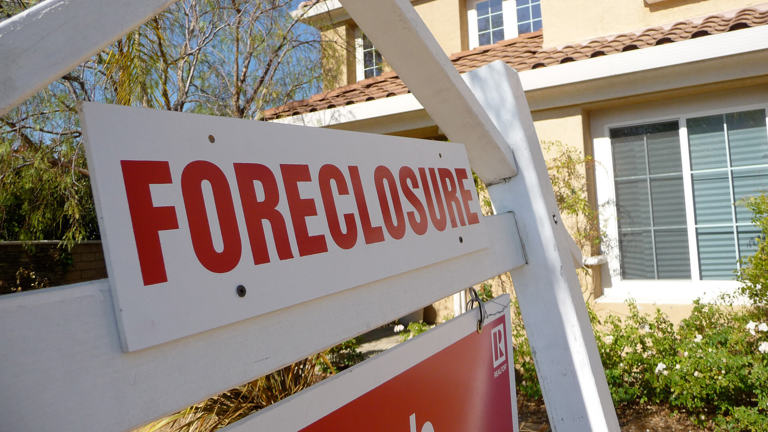 foreclosures-are-decreasing-3-things-this-means-for-real-estate-investors-2, 4367799,